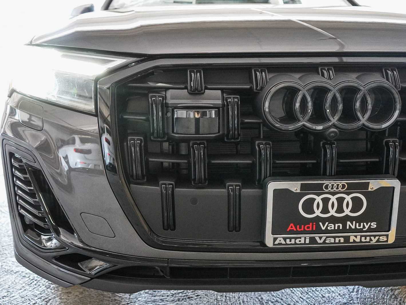 Thumbnail: 2026 Audi Q7 - 11