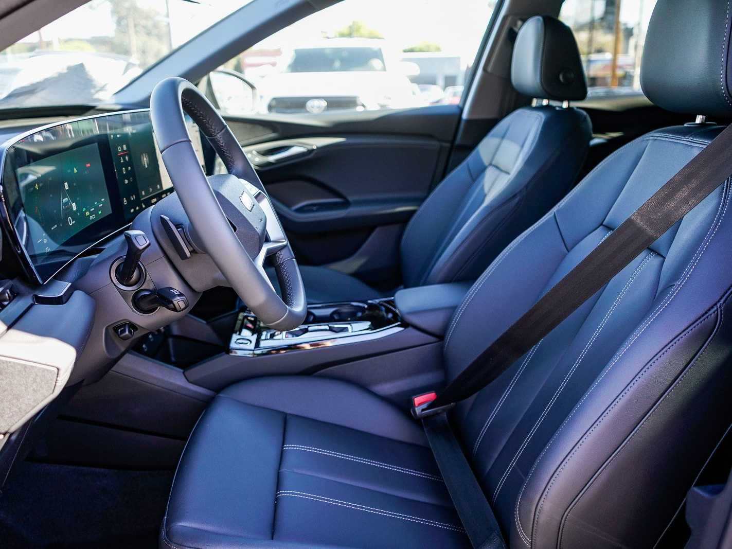 Thumbnail: 2025 Audi Q6 e-tron - 17