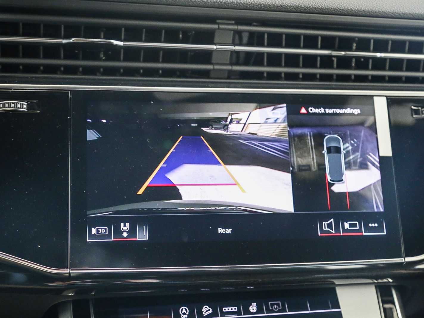 Thumbnail: 2026 Audi Q7 - 23