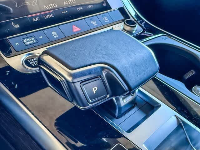 Thumbnail: 2025 Audi Q8 - 24