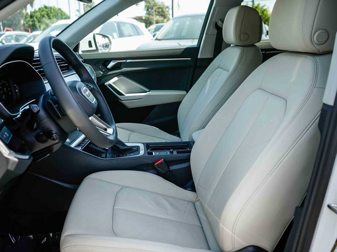 Thumbnail: 2025 Audi Q3 - 17