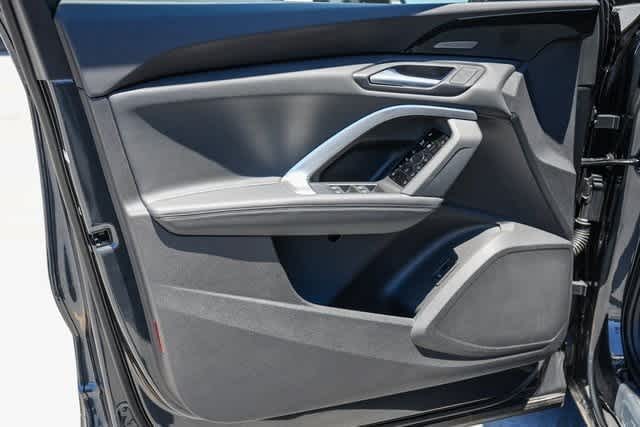 Thumbnail: 2025 Audi Q5 - 26