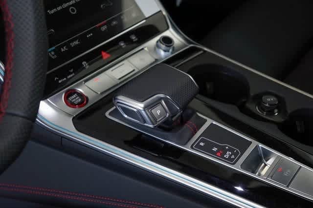 Thumbnail: 2025 Audi RS 6 - 22