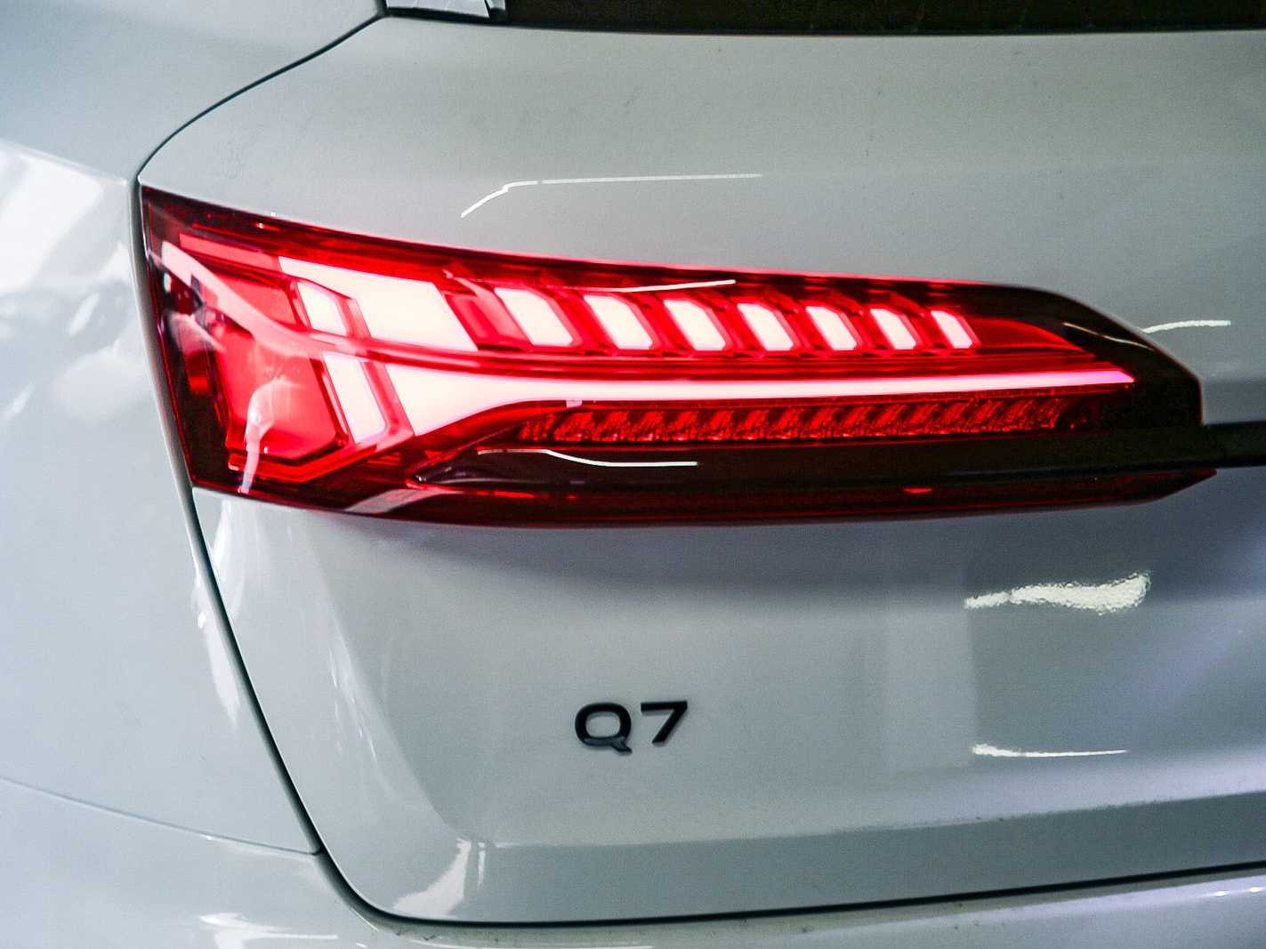 Thumbnail: 2026 Audi Q7 - 9