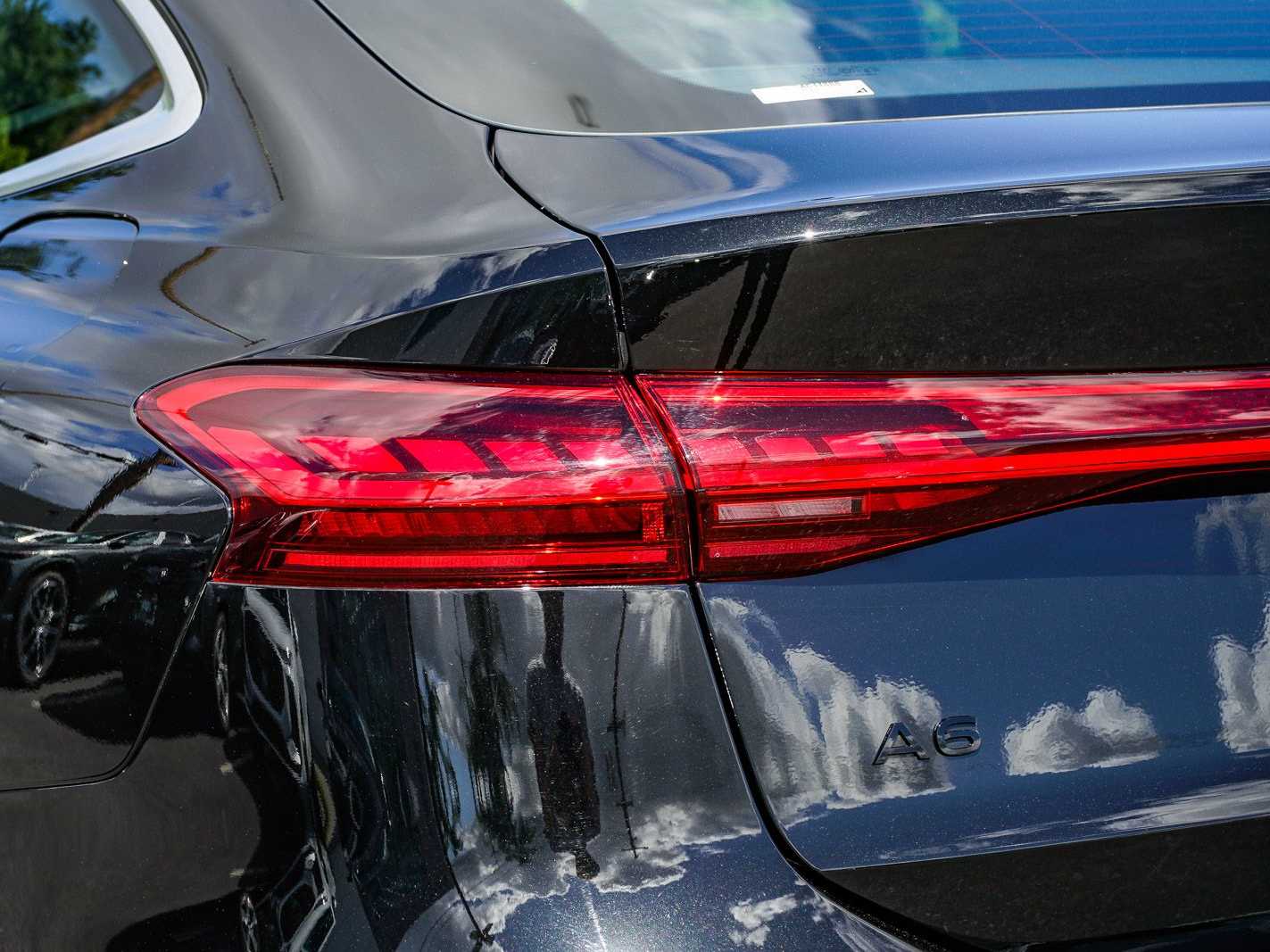 Thumbnail: 2025 Audi e-tron - 9