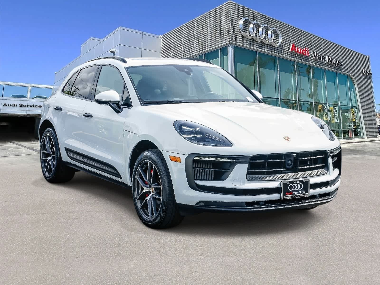 Thumbnail: 2023 Porsche Macan - 5