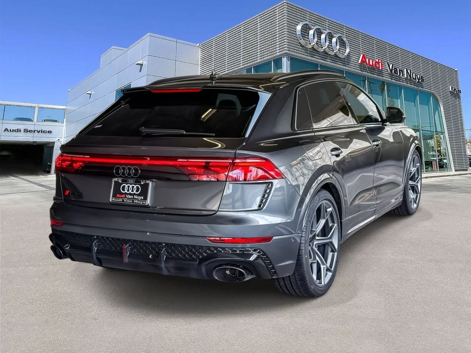 Thumbnail: 2026 Audi RS Q8 - 4