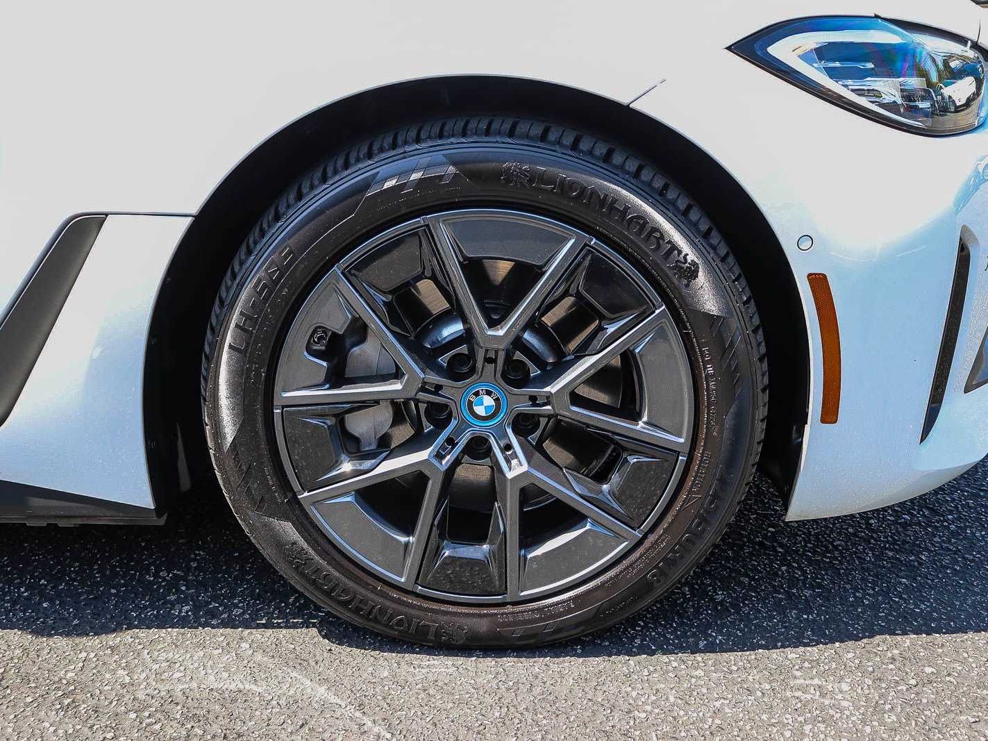 Thumbnail: 2023 BMW i4 - 6
