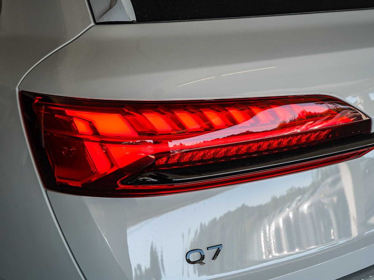 Thumbnail: 2026 Audi Q7 - 7