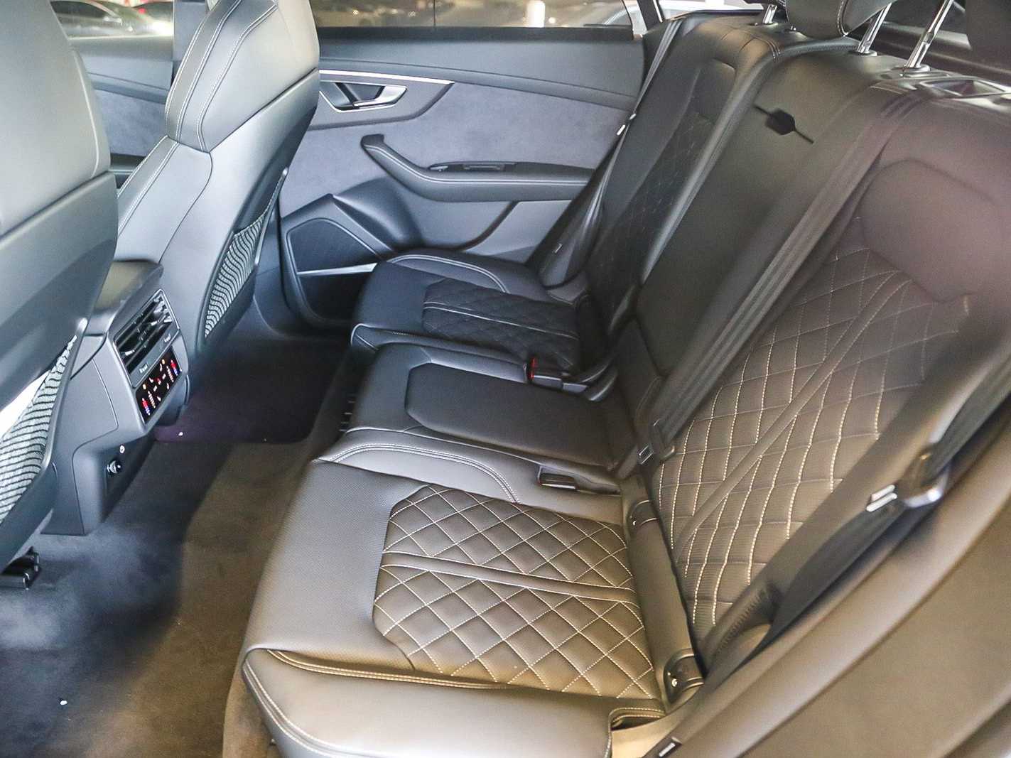 Thumbnail: 2026 Audi SQ8 - 15