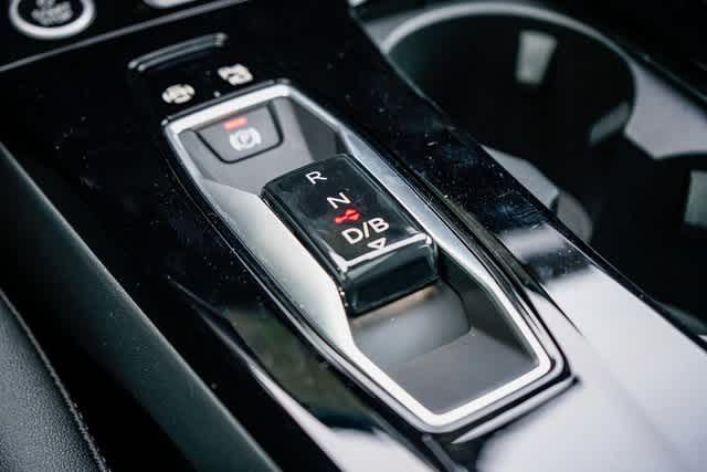 Thumbnail: 2025 Audi Q6 e-tron - 21