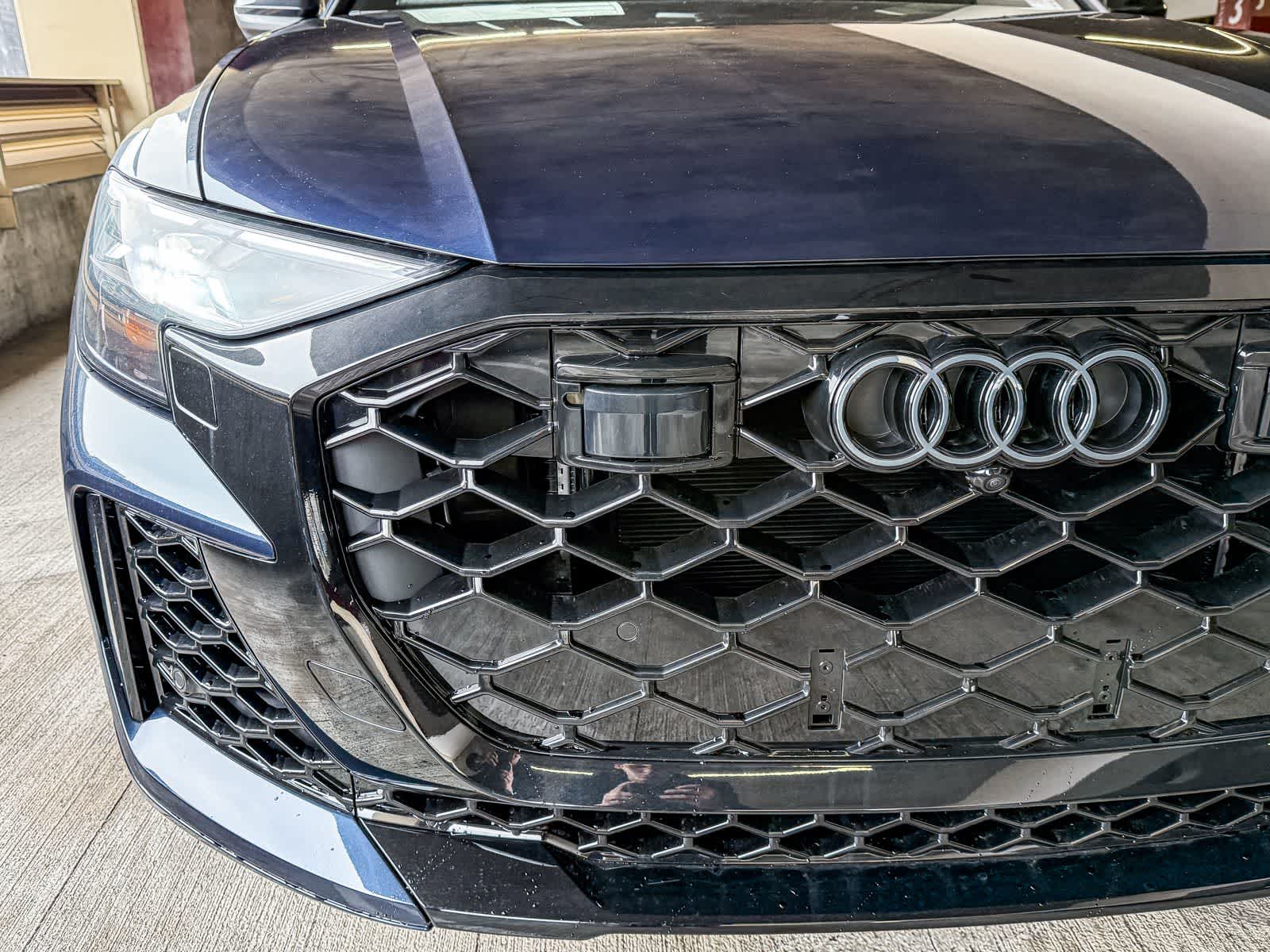 Thumbnail: 2026 Audi RS Q8 - 11