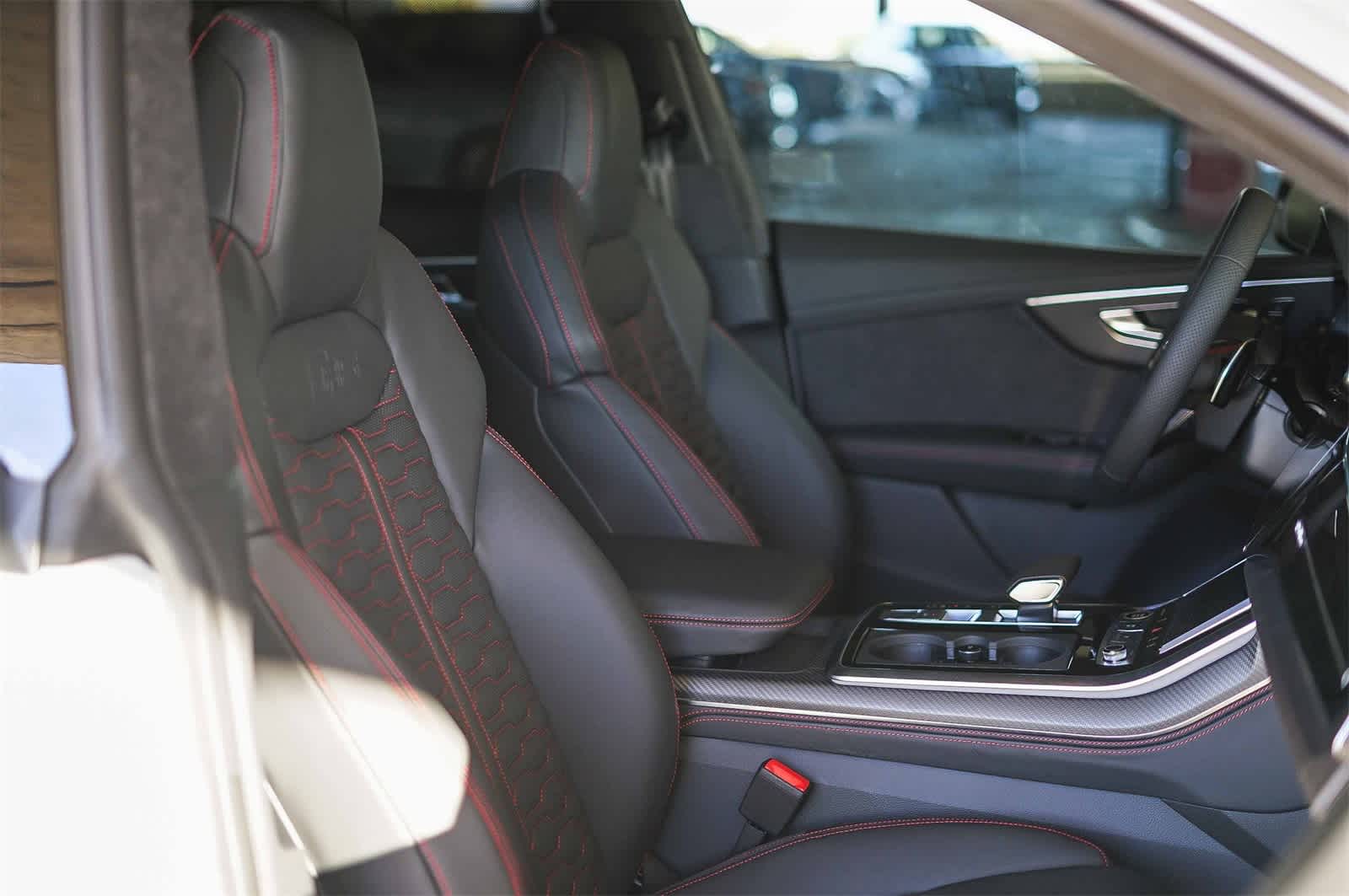 Thumbnail: 2025 Audi RS Q8 - 18