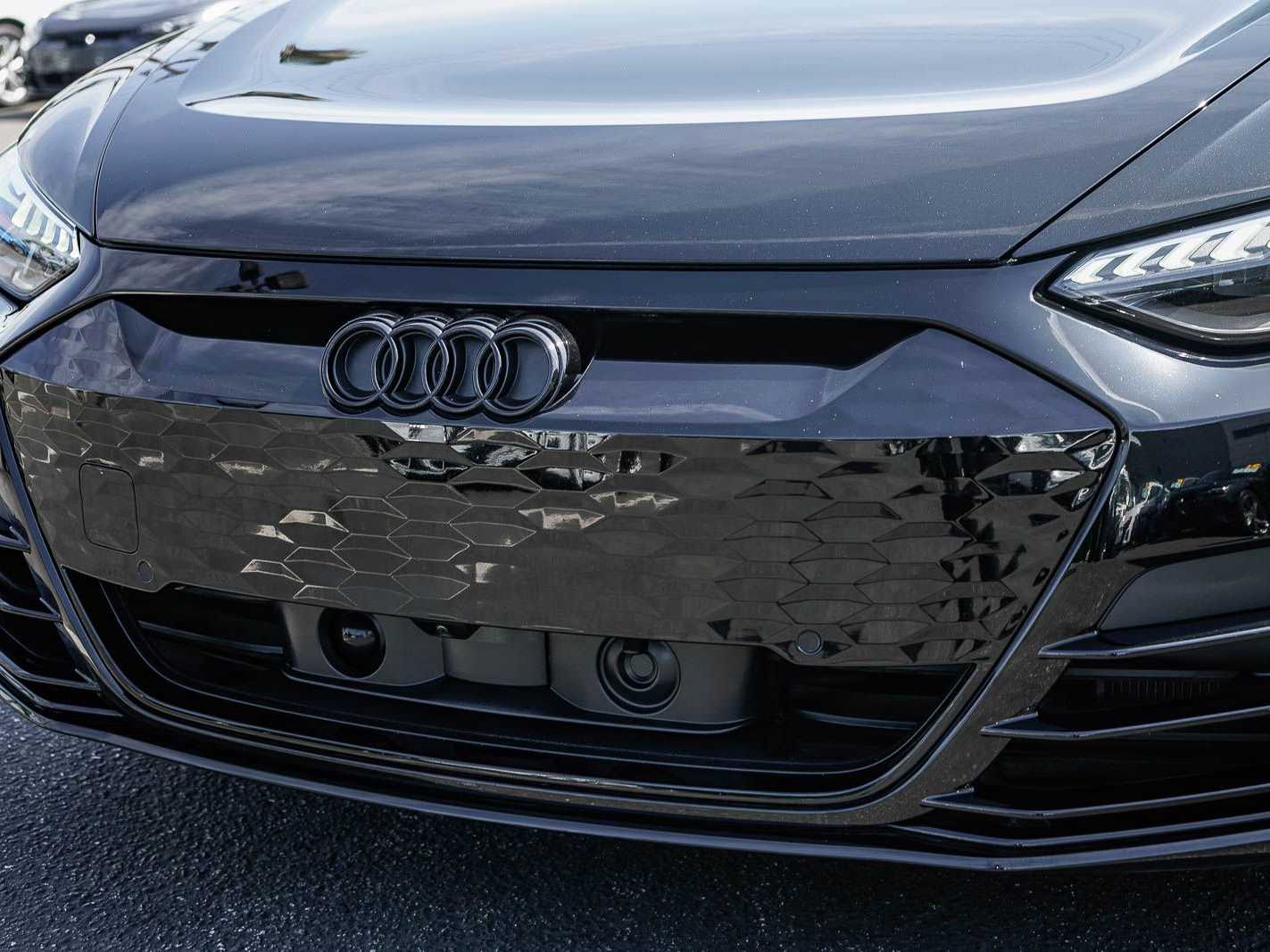 Thumbnail: 2022 Audi e-tron GT - 8