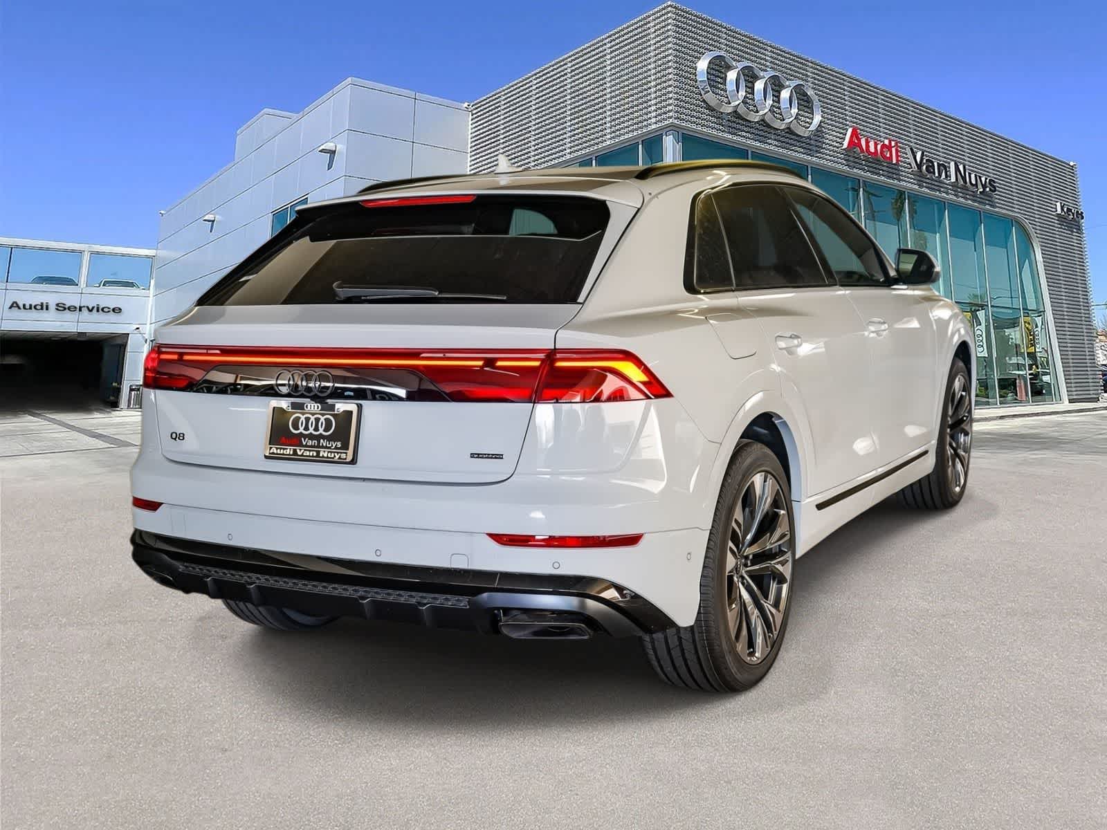 Thumbnail: 2026 Audi Q8 - 4