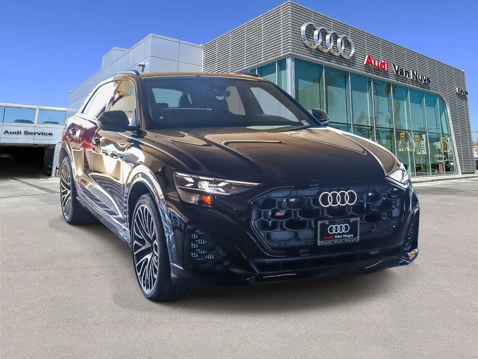 Thumbnail: 2026 Audi SQ8 - 3