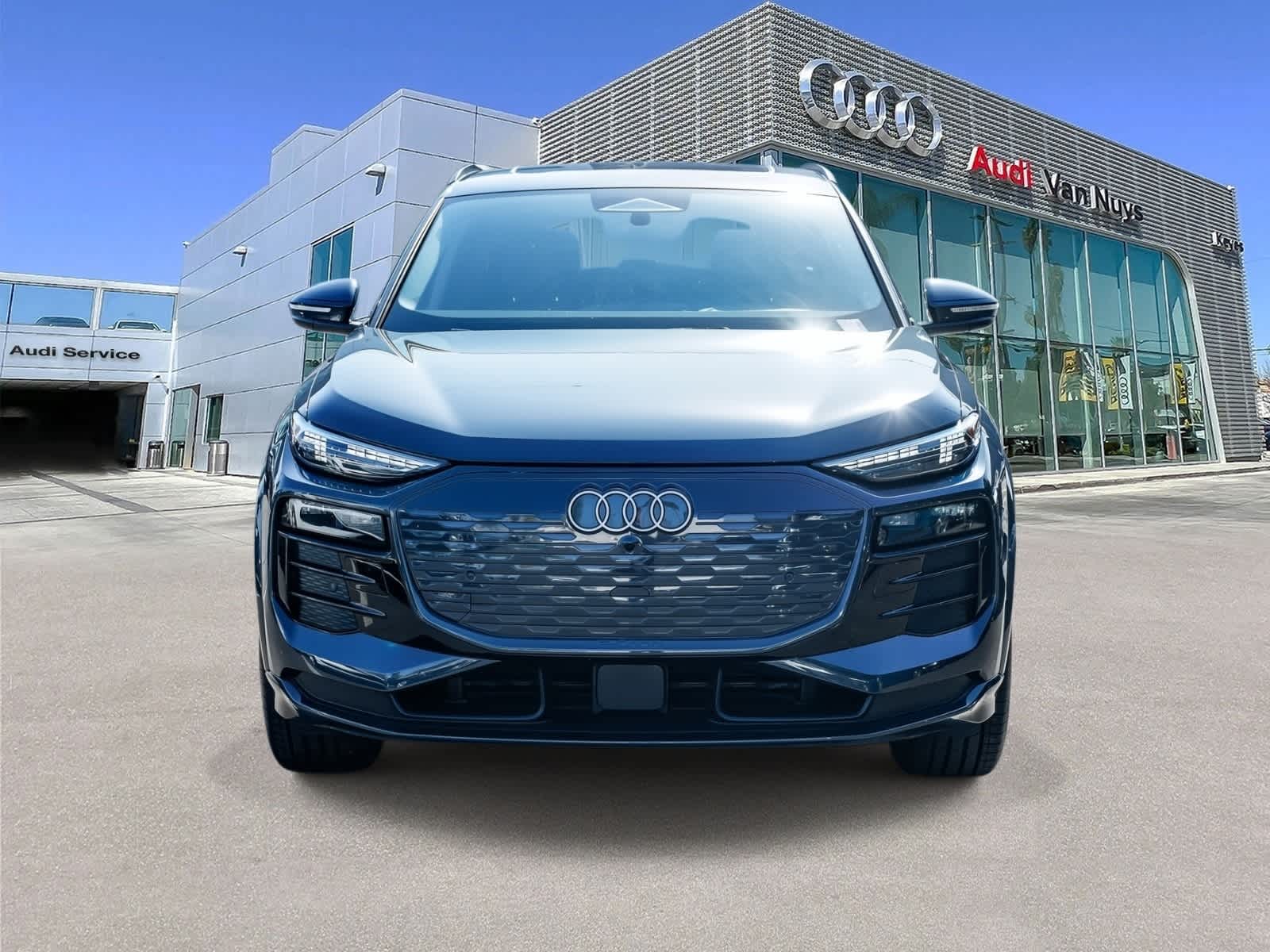 Thumbnail: 2025 Audi Q6 e-tron - 6