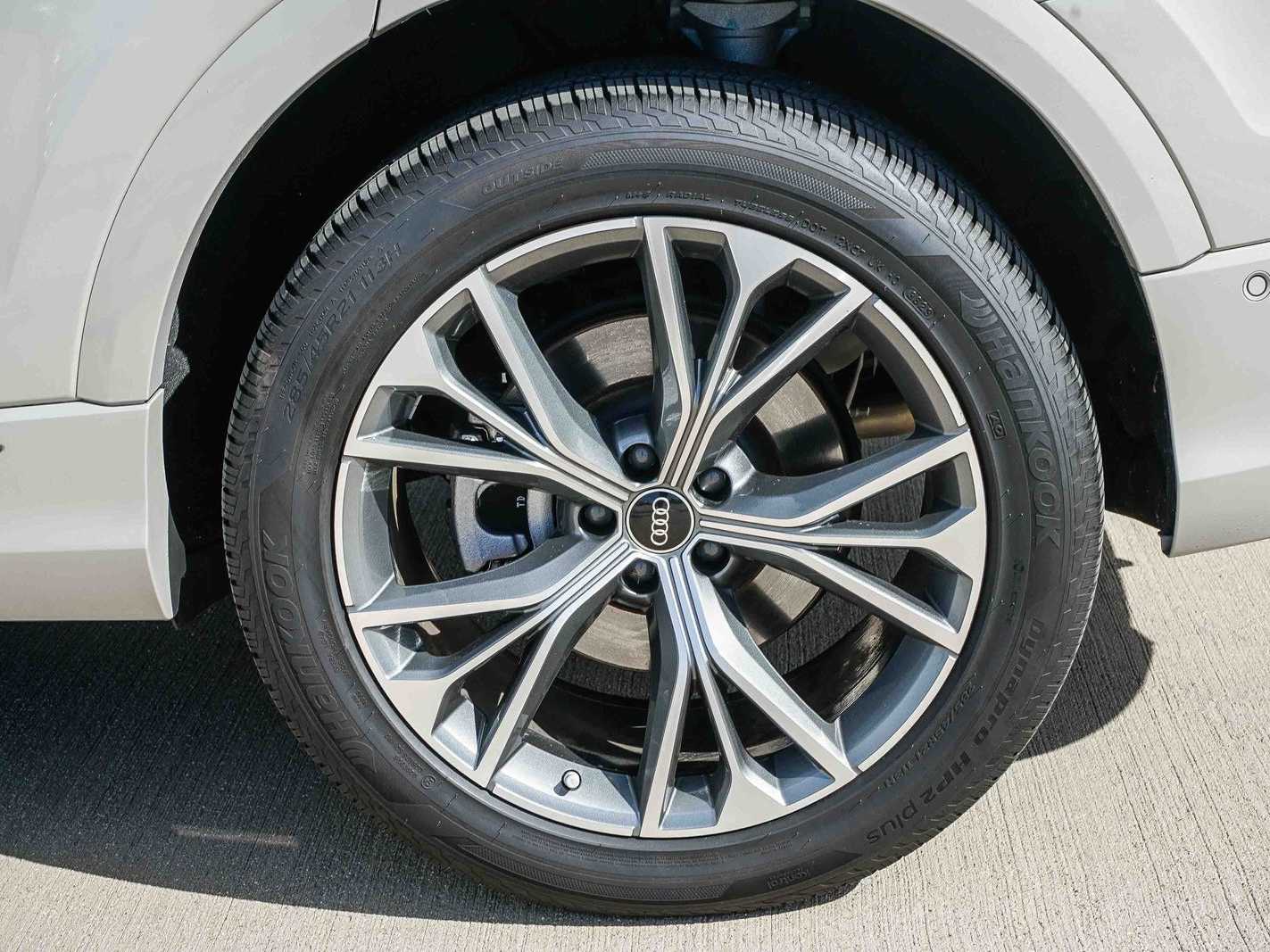 Thumbnail: 2023 Audi Q8 - 10