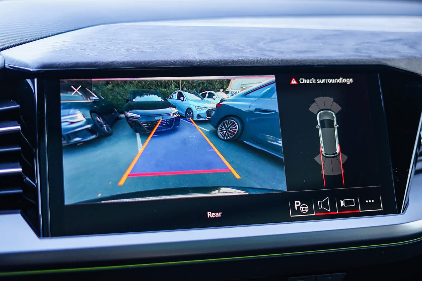 Thumbnail: 2024 Audi Q4 e-tron - 25