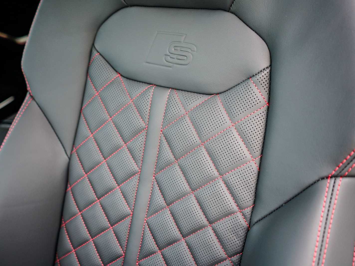 Thumbnail: 2026 Audi Q8 - 26