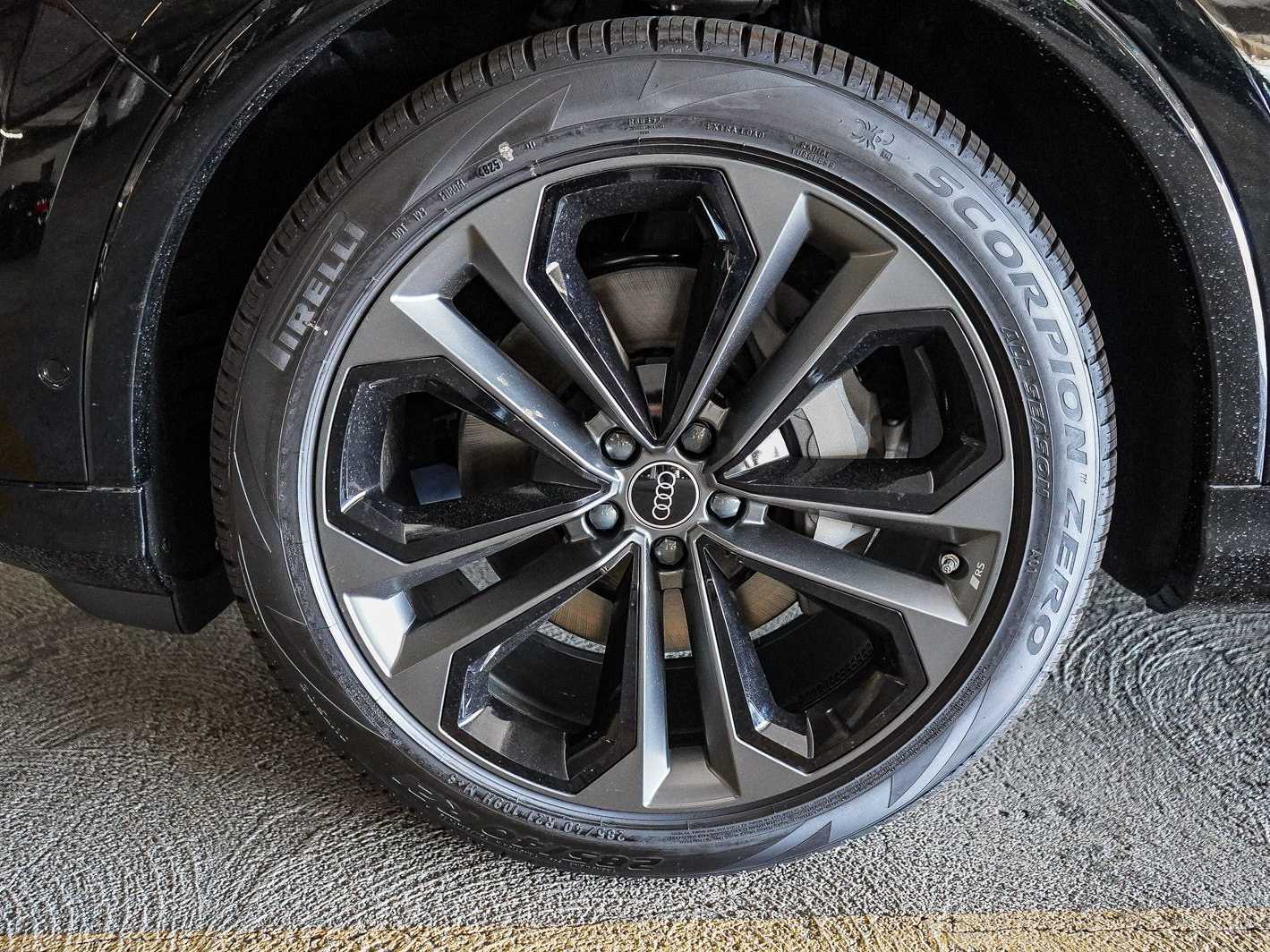 Thumbnail: 2026 Audi Q7 - 9