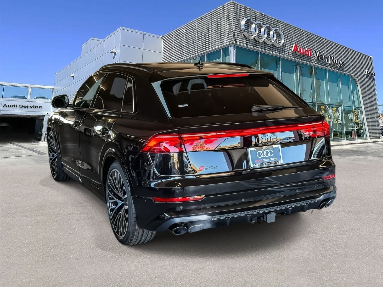 Thumbnail: 2026 Audi SQ8 - 6