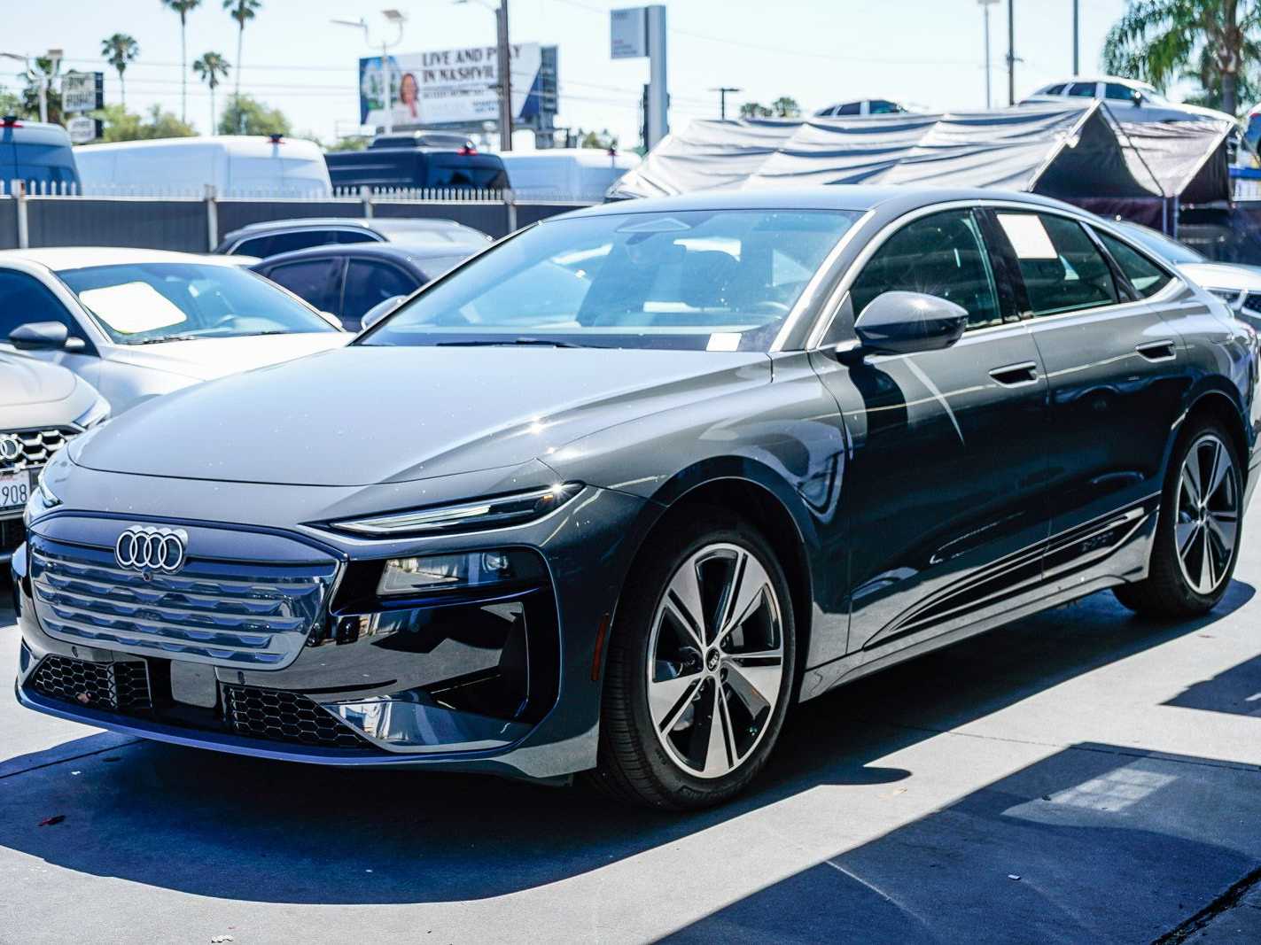 2025 Audi e-tron Premium -
                  Sherman Oaks, CA