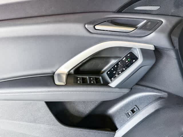 Thumbnail: 2025 Audi Q5 - 22