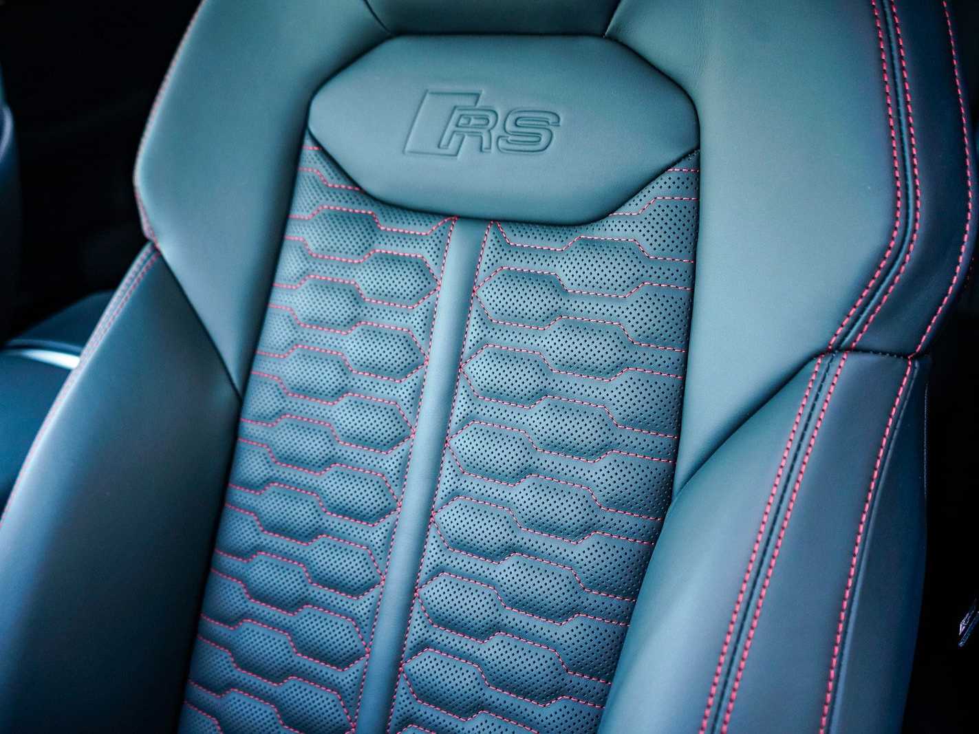 Thumbnail: 2025 Audi RS Q8 - 24