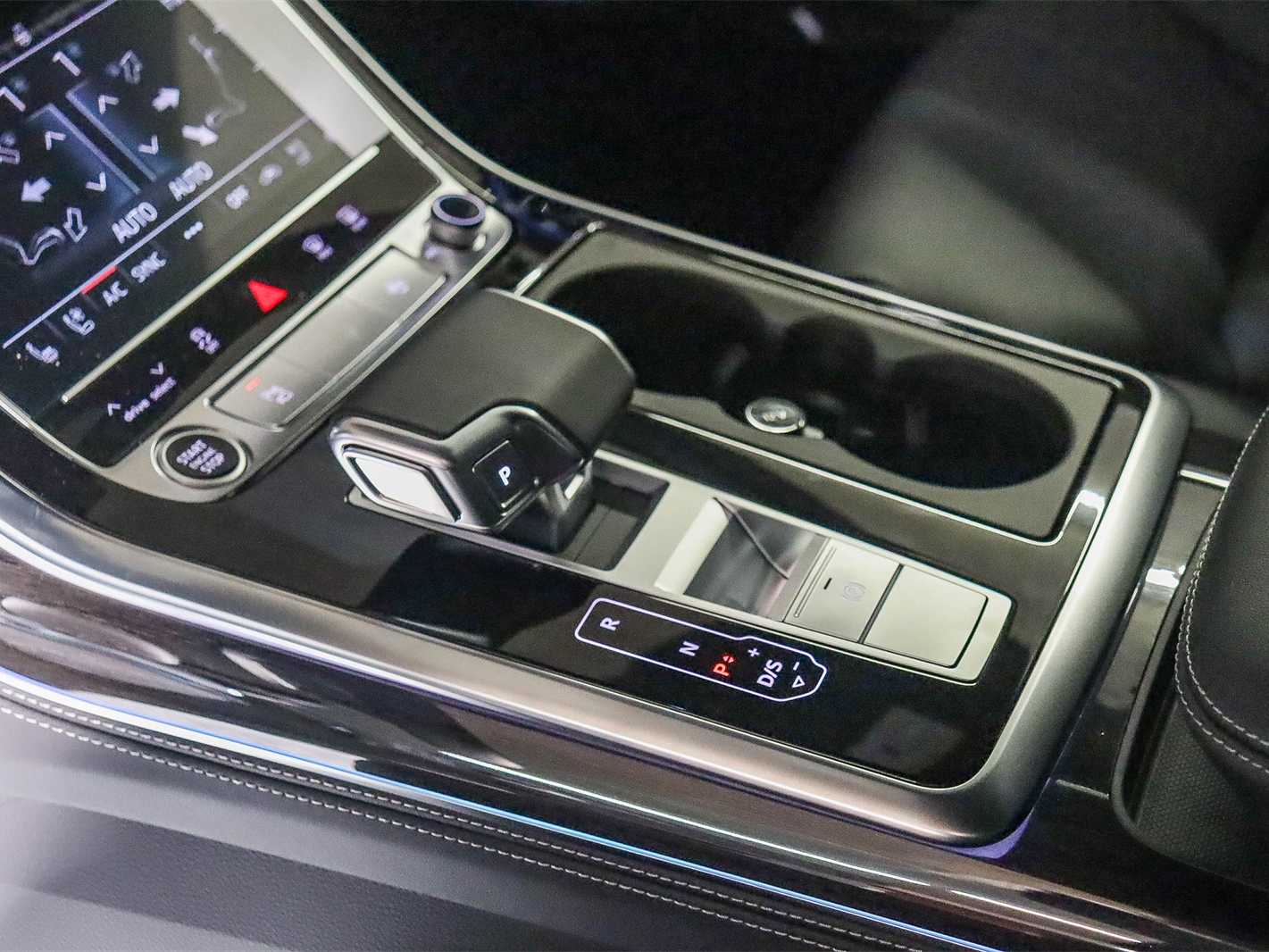 Thumbnail: 2026 Audi Q8 - 20