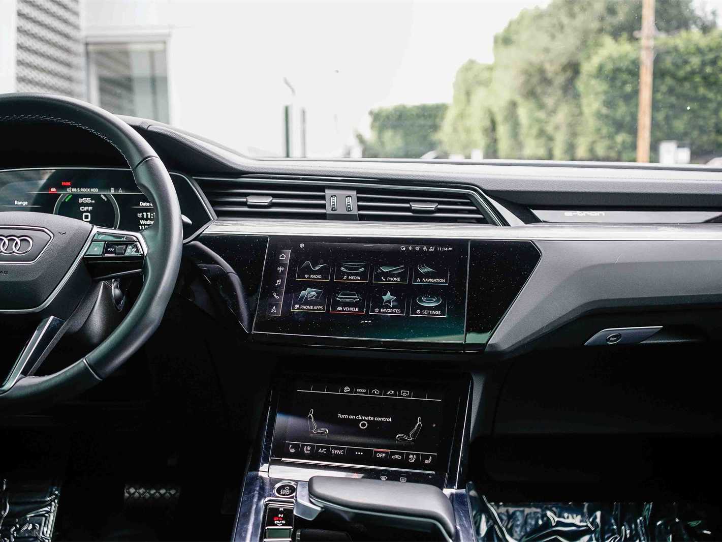 Thumbnail: 2024 Audi Q8 e-tron - 13