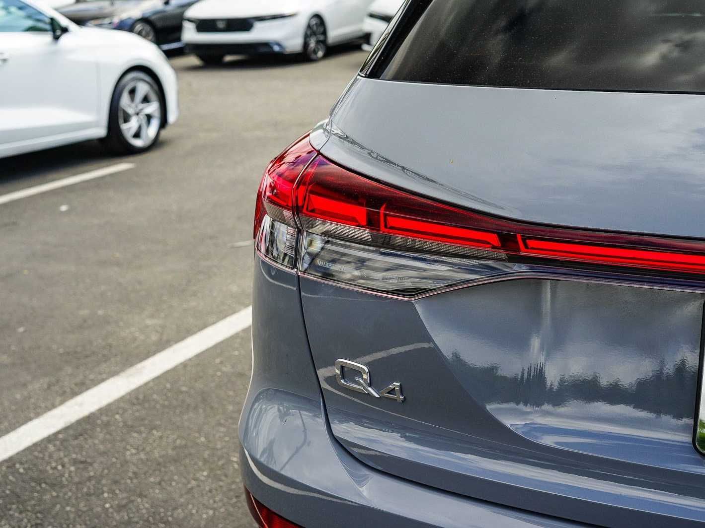 Thumbnail: 2022 Audi Q4 e-tron - 11