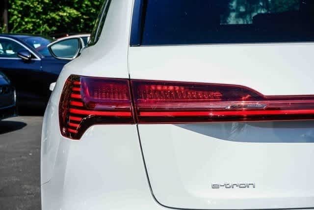 Thumbnail: 2022 Audi e-tron - 9