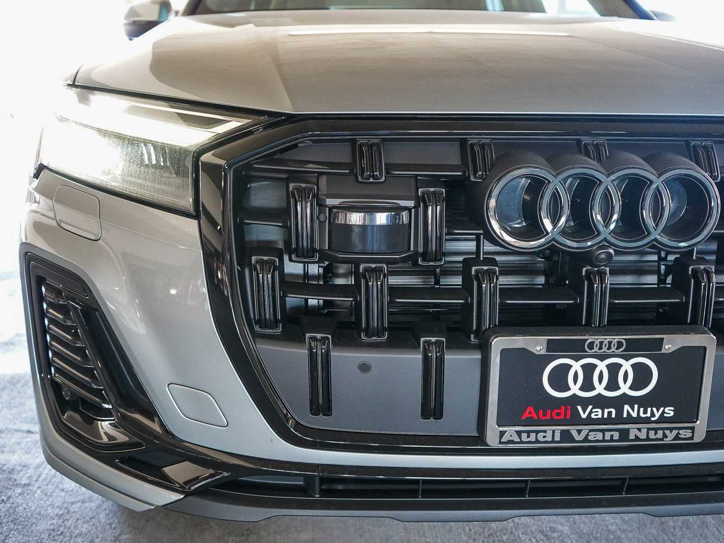 Thumbnail: 2026 Audi Q7 - 11