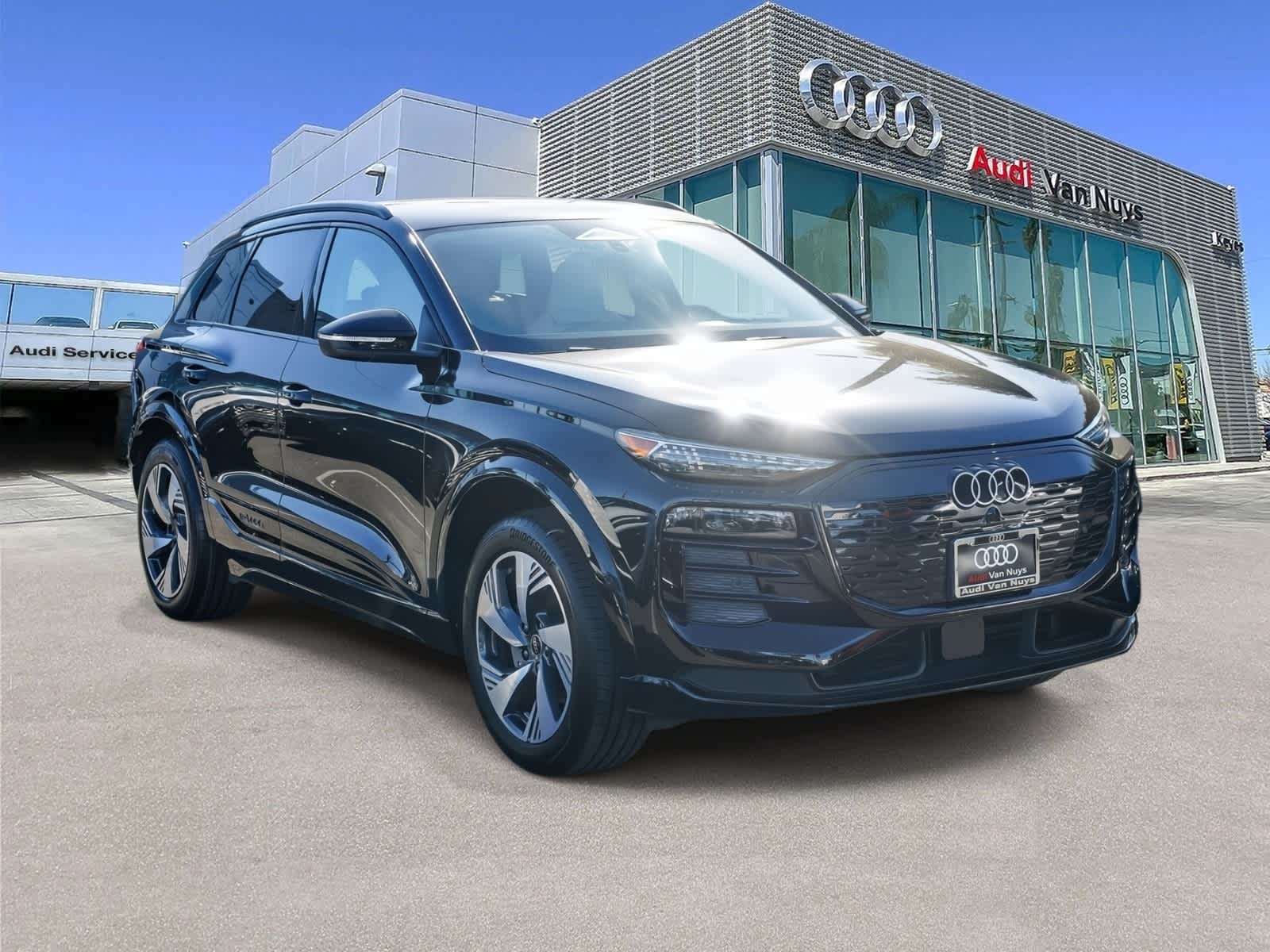 Thumbnail: 2025 Audi Q6 e-tron - 5