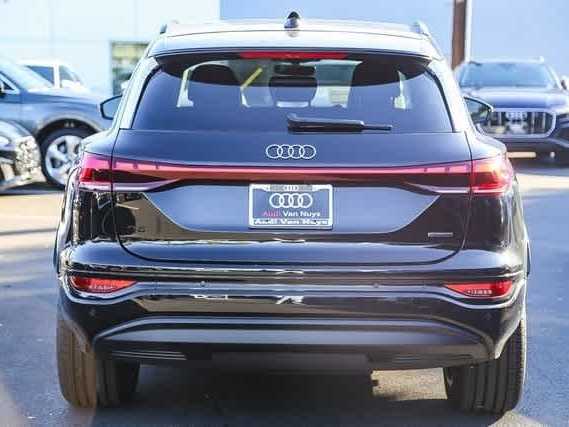 Thumbnail: 2025 Audi Q6 e-tron - 7
