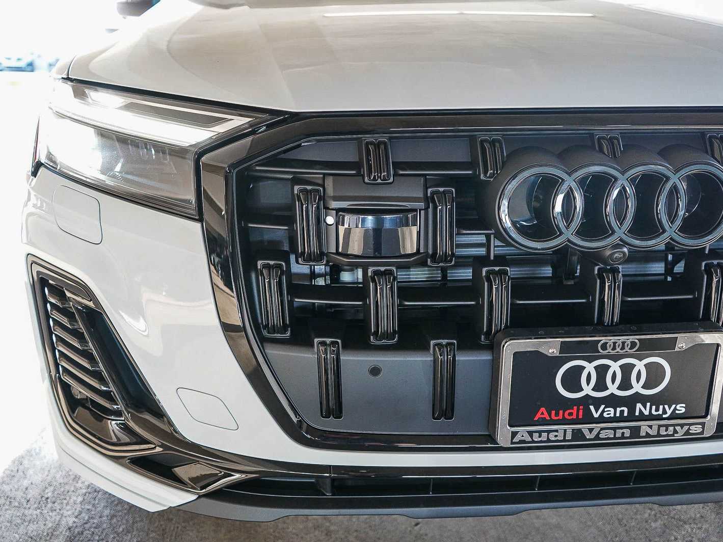 Thumbnail: 2026 Audi Q7 - 11