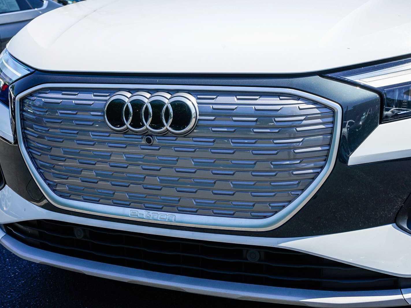 Thumbnail: 2023 Audi Q4 e-tron - 8