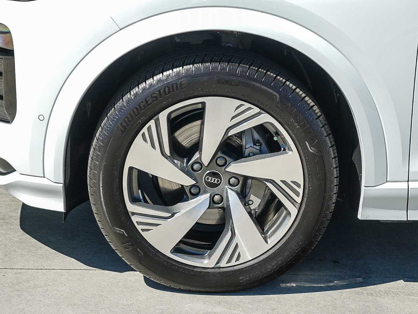 Thumbnail: 2025 Audi Q6 e-tron - 10