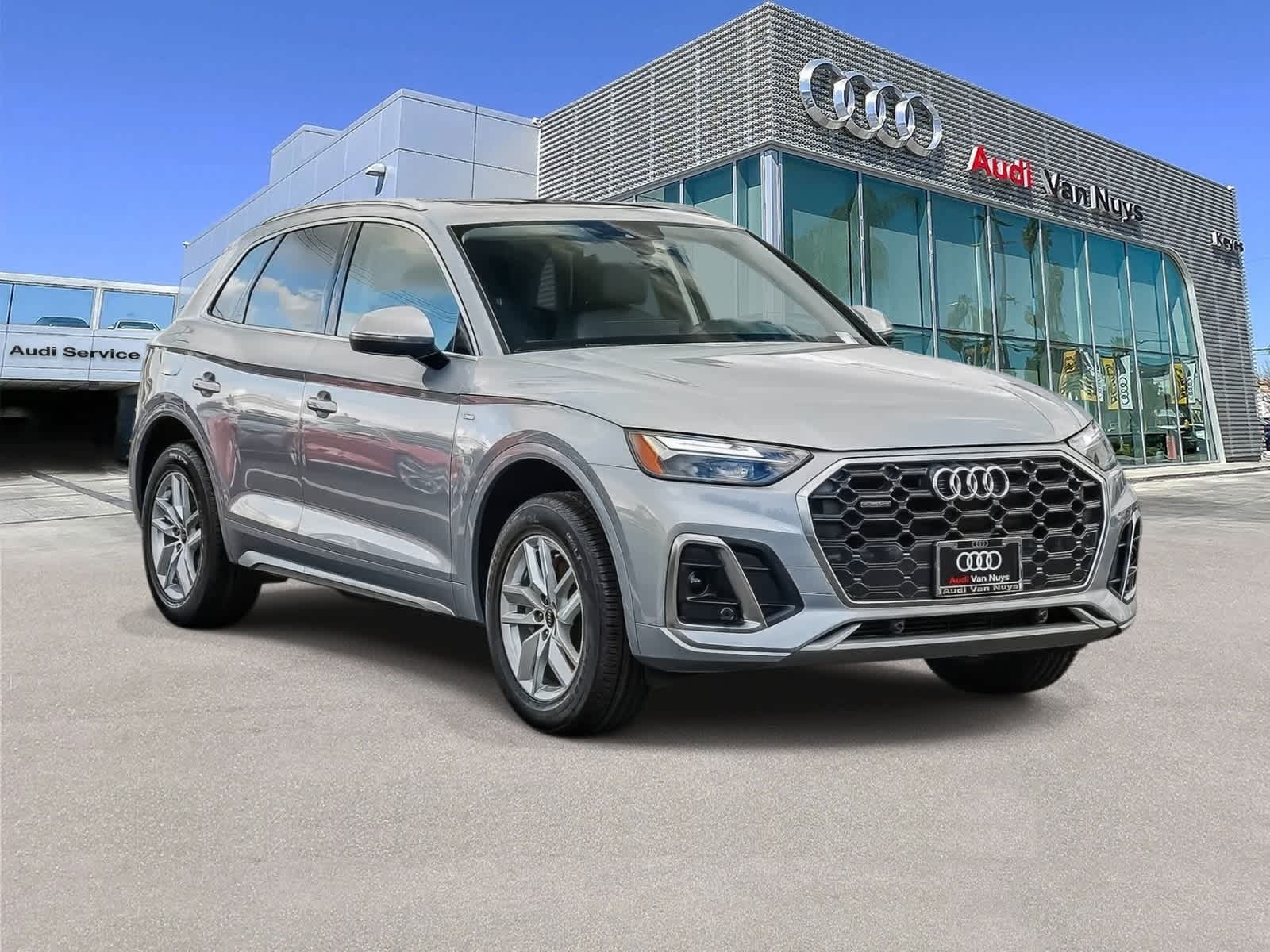 Thumbnail: 2023 Audi Q5 - 3