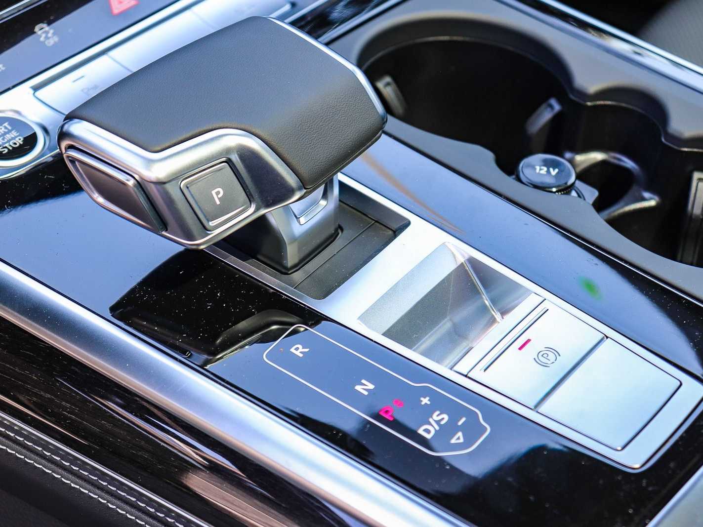 Thumbnail: 2026 Audi Q8 - 18
