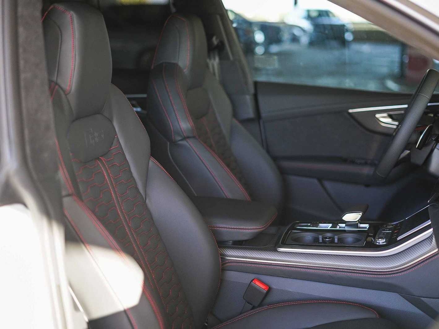 Thumbnail: 2025 Audi RS Q8 - 18