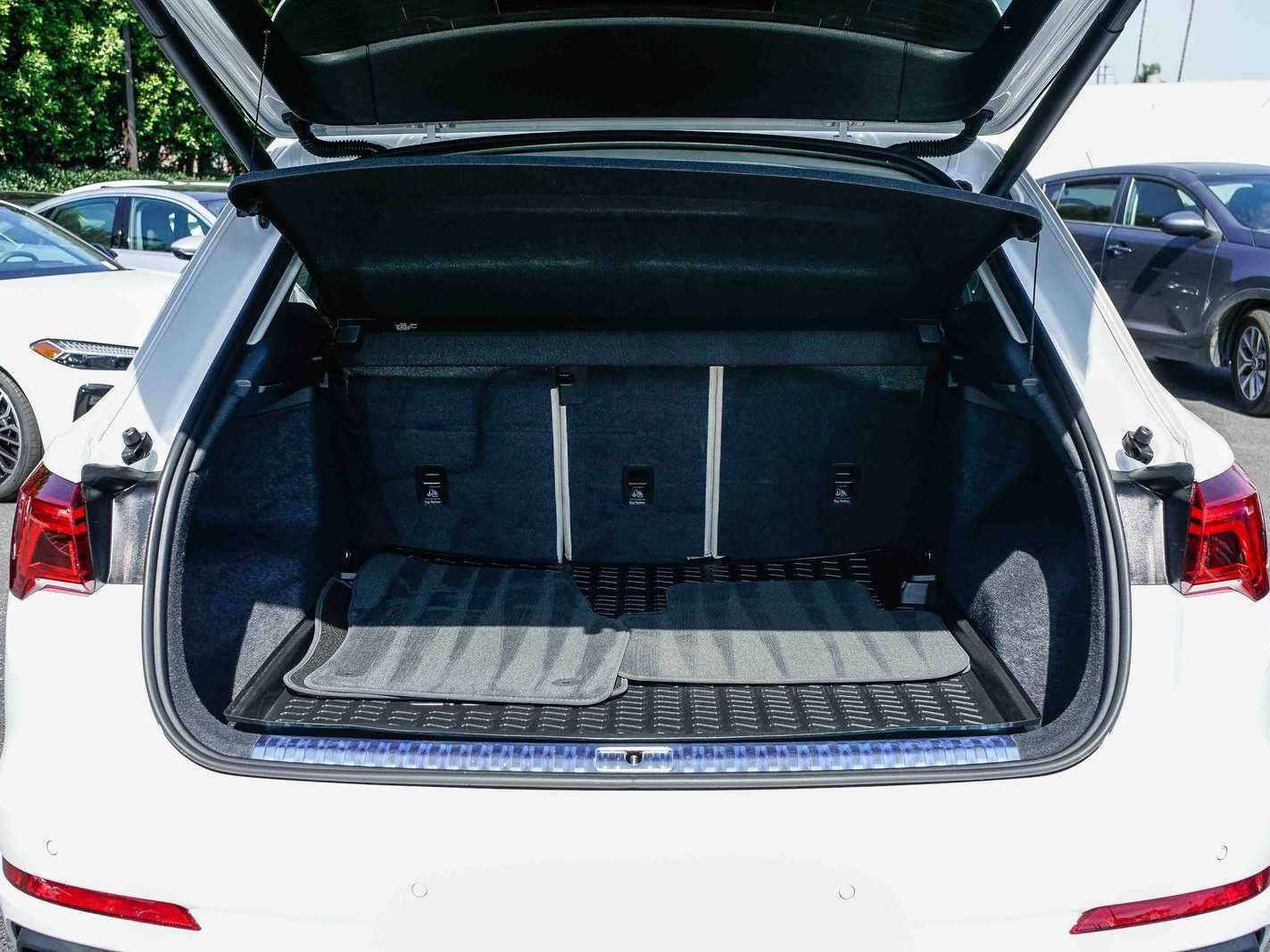 Thumbnail: 2025 Audi Q3 - 26