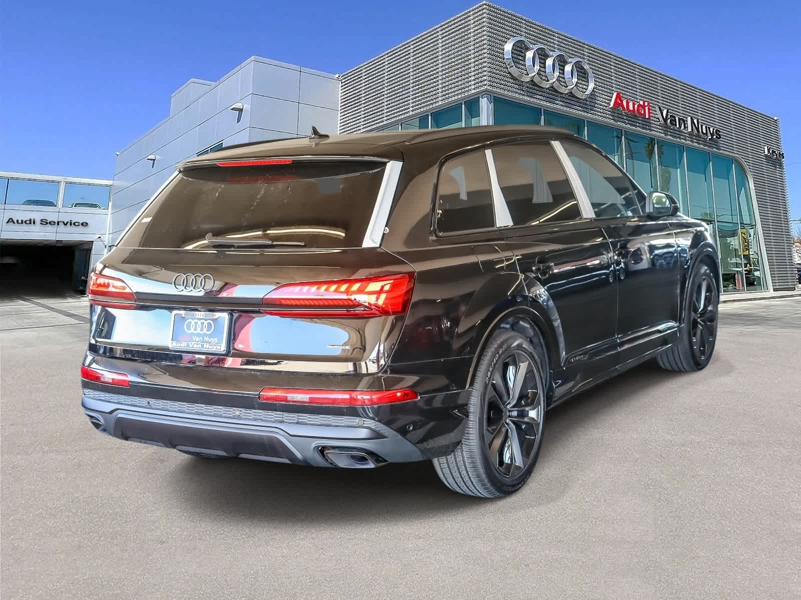Thumbnail: 2026 Audi Q7 - 4