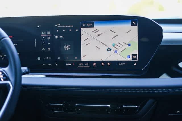 Thumbnail: 2025 Audi Q6 e-tron - 15