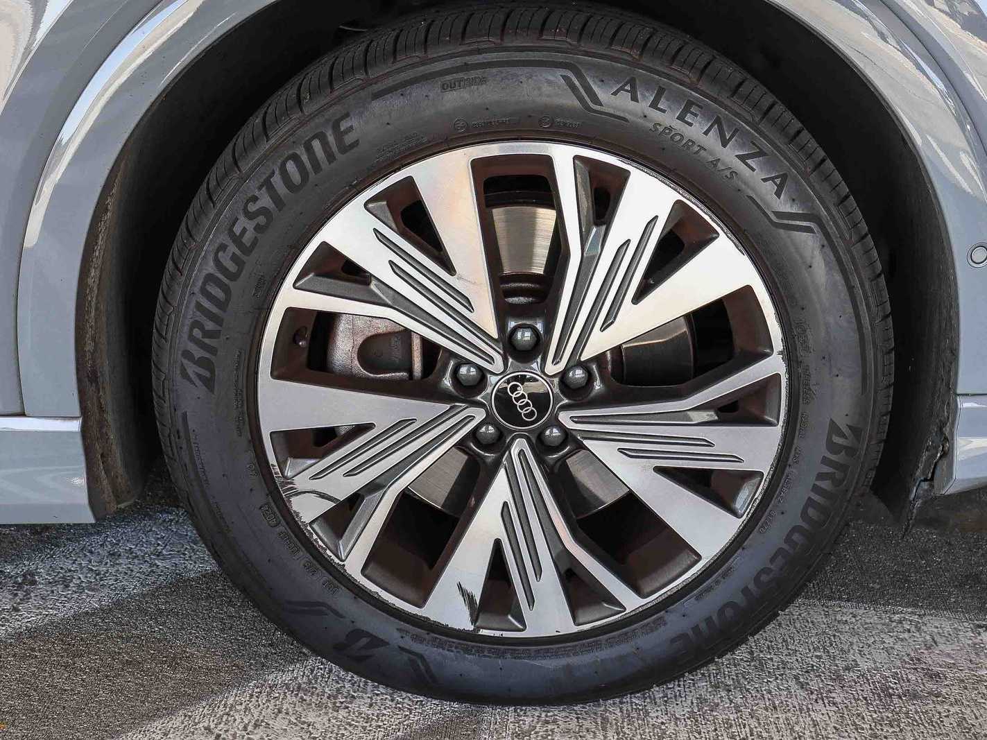 Thumbnail: 2023 Audi Q4 e-tron - 9