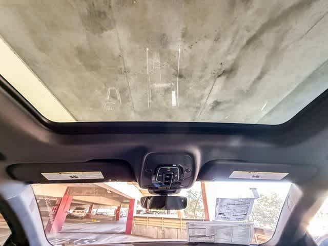 Thumbnail: 2026 Audi SQ8 - 16