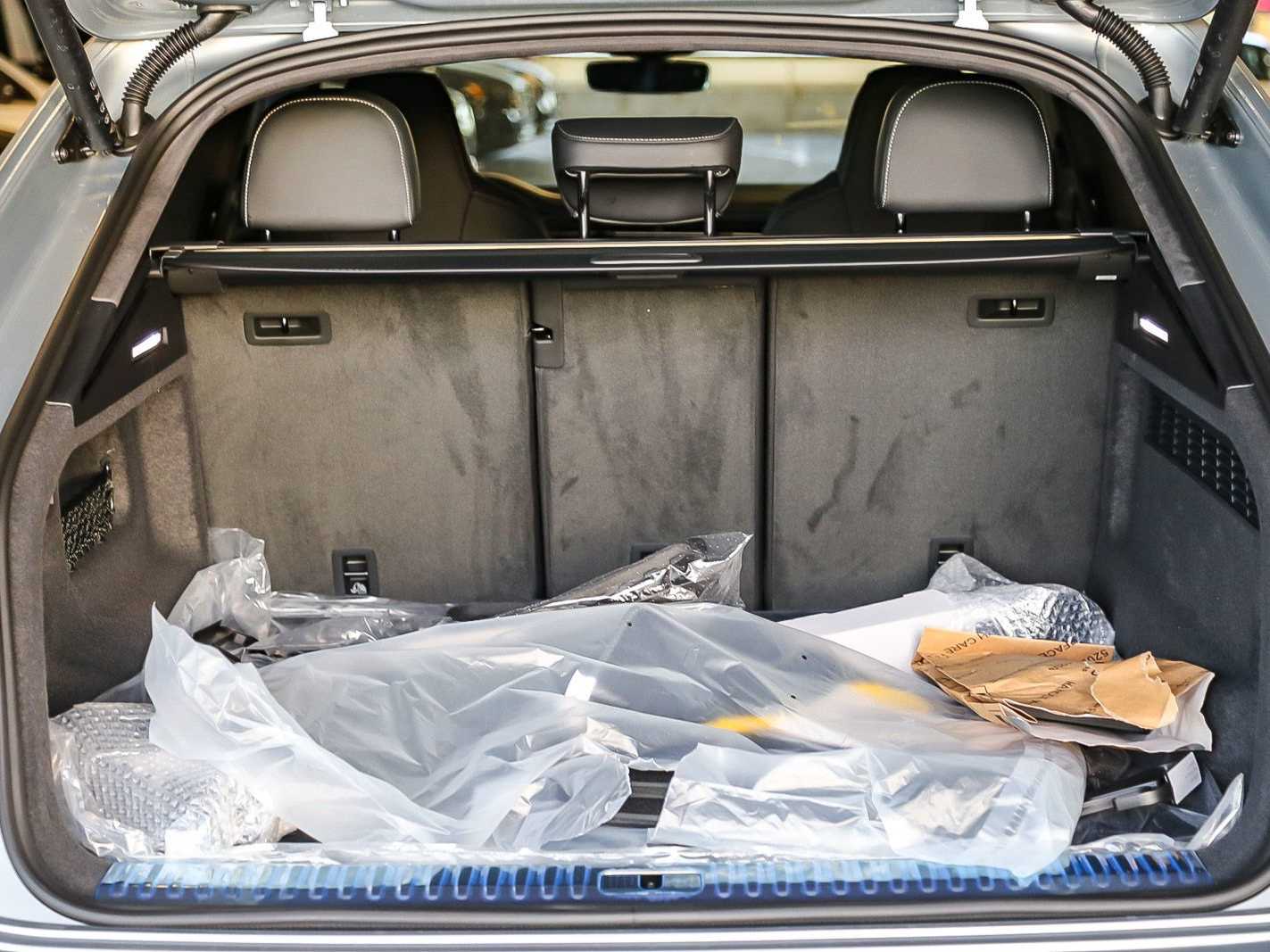 Thumbnail: 2026 Audi SQ8 - 22