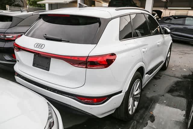 Thumbnail: 2025 Audi Q6 e-tron - 6