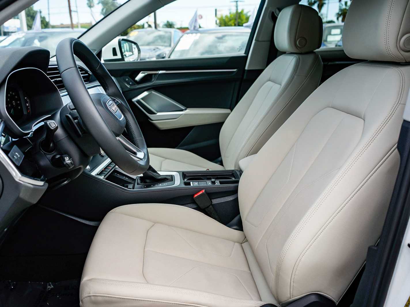 Thumbnail: 2025 Audi Q3 - 17